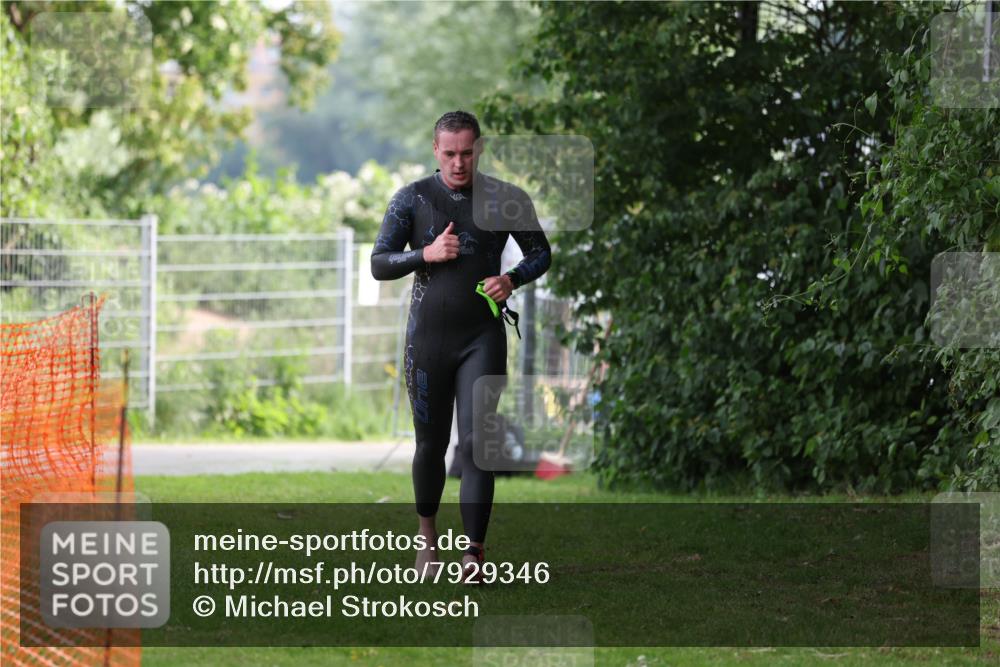 15.06.2025 - 7 Türme Triathlon Michael Strokosch http://msf.ph/oto/7929346 15.06.2025 09:35:04 Schwimmen 125 meine-sportfotos.de
