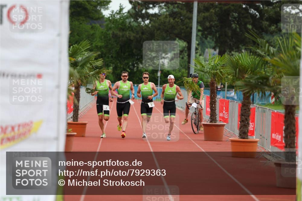 15.06.2025 - 7 Türme Triathlon Michael Strokosch http://msf.ph/oto/7929363 15.06.2025 10:06:04 Ziel  meine-sportfotos.de