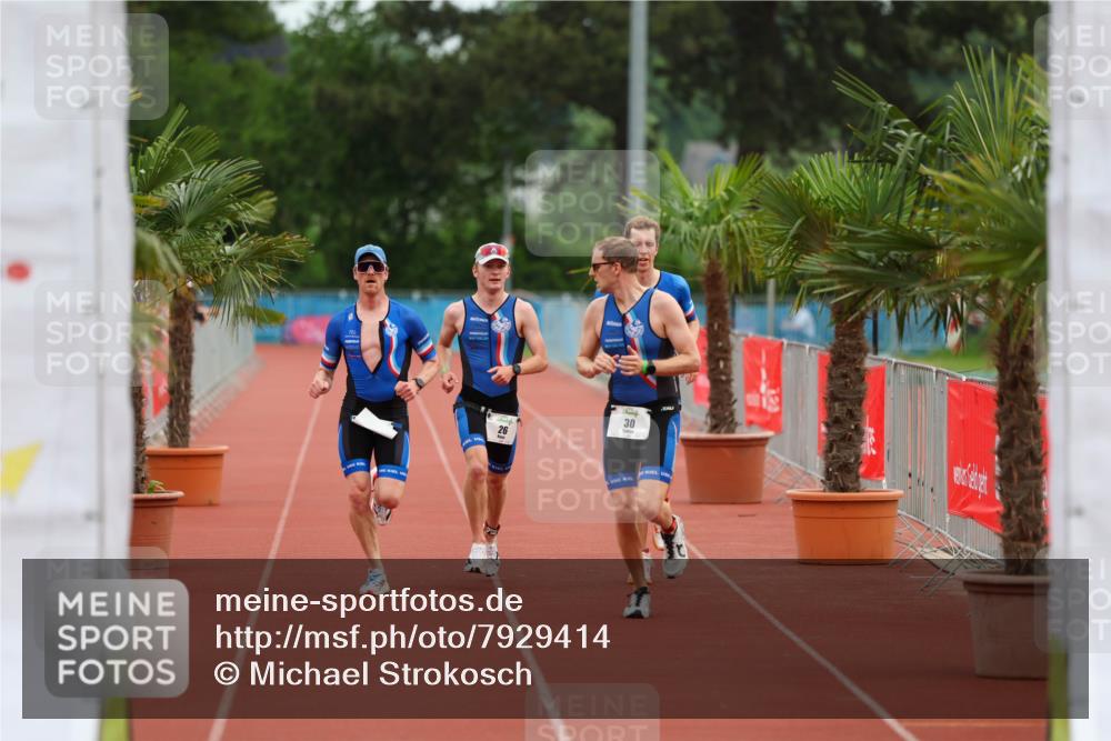 15.06.2025 - 7 Türme Triathlon Michael Strokosch http://msf.ph/oto/7929414 15.06.2025 10:11:52 Ziel 26, 27, 29, 30, 32 meine-sportfotos.de
