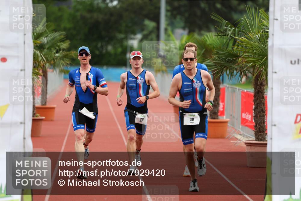 15.06.2025 - 7 Türme Triathlon Michael Strokosch http://msf.ph/oto/7929420 15.06.2025 10:11:54 Ziel 26, 27, 29, 30, 32 meine-sportfotos.de