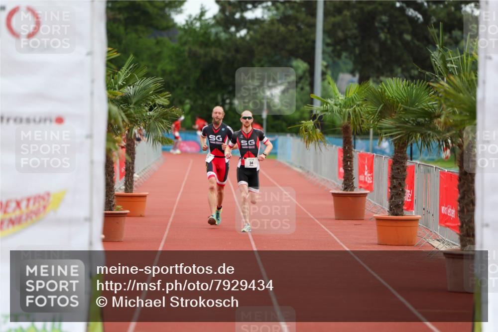 15.06.2025 - 7 Türme Triathlon Michael Strokosch http://msf.ph/oto/7929434 15.06.2025 10:12:53 Ziel 33, 34 meine-sportfotos.de