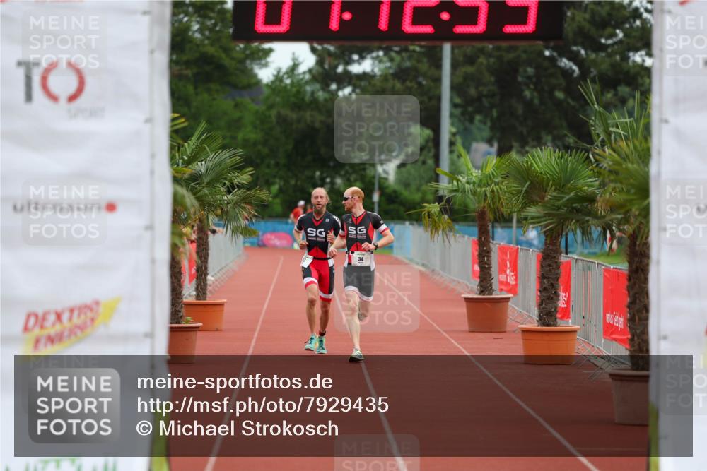 15.06.2025 - 7 Türme Triathlon Michael Strokosch http://msf.ph/oto/7929435 15.06.2025 10:12:53 Ziel 33, 34 meine-sportfotos.de