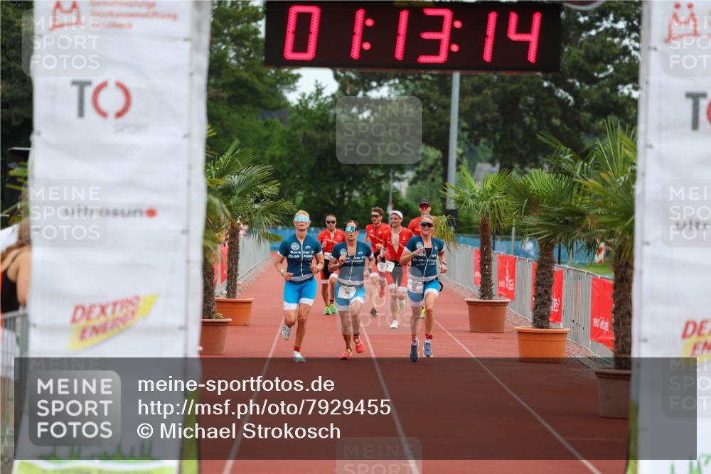 15.06.2025 - 7 Türme Triathlon Michael Strokosch http://msf.ph/oto/7929455 15.06.2025 10:13:15 Ziel 81, 82, 83 meine-sportfotos.de