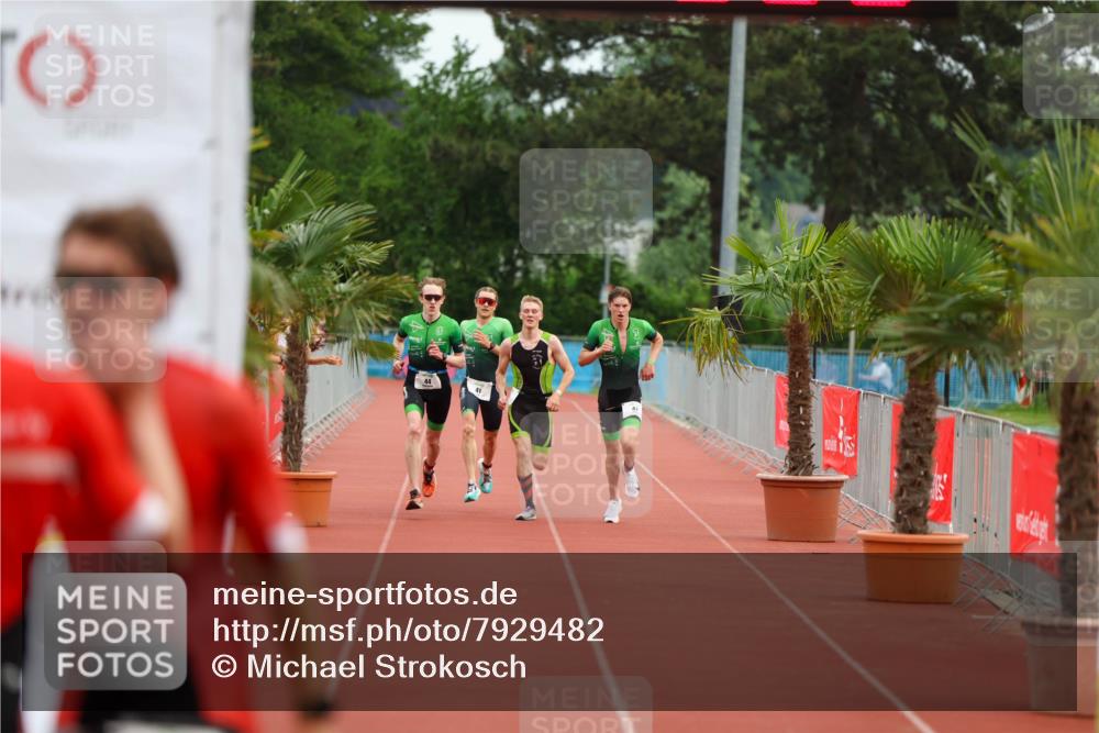 15.06.2025 - 7 Türme Triathlon Michael Strokosch http://msf.ph/oto/7929482 15.06.2025 10:13:30 Ziel 71, 72, 75 meine-sportfotos.de