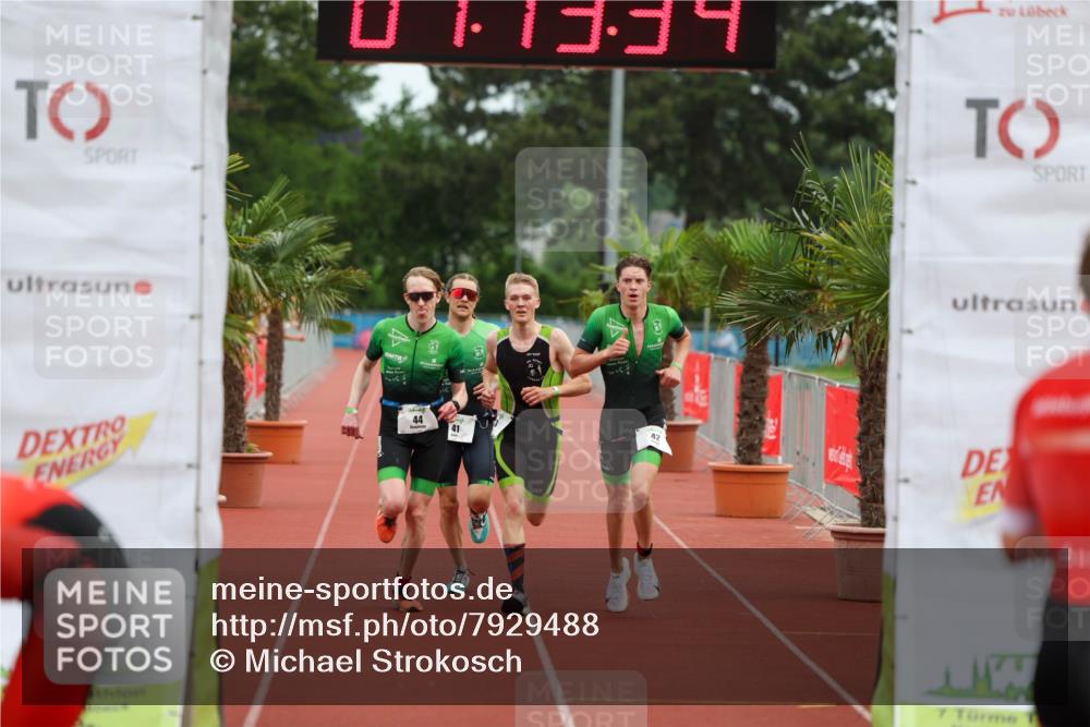 15.06.2025 - 7 Türme Triathlon Michael Strokosch http://msf.ph/oto/7929488 15.06.2025 10:13:34 Ziel 41, 42, 43, 44 meine-sportfotos.de
