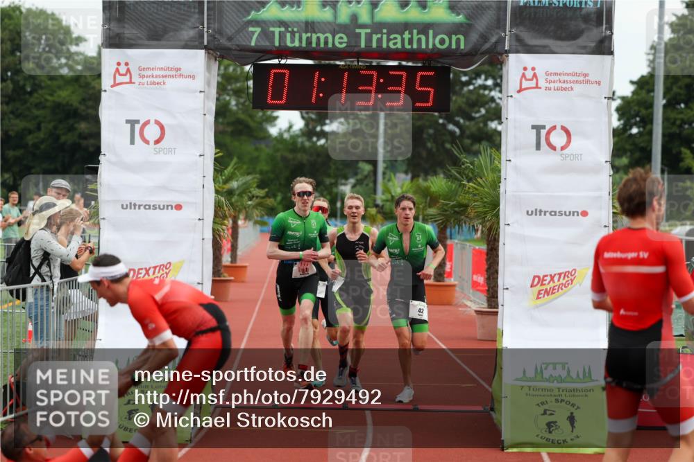 15.06.2025 - 7 Türme Triathlon Michael Strokosch http://msf.ph/oto/7929492 15.06.2025 10:13:36 Ziel 41, 42, 43, 44 meine-sportfotos.de