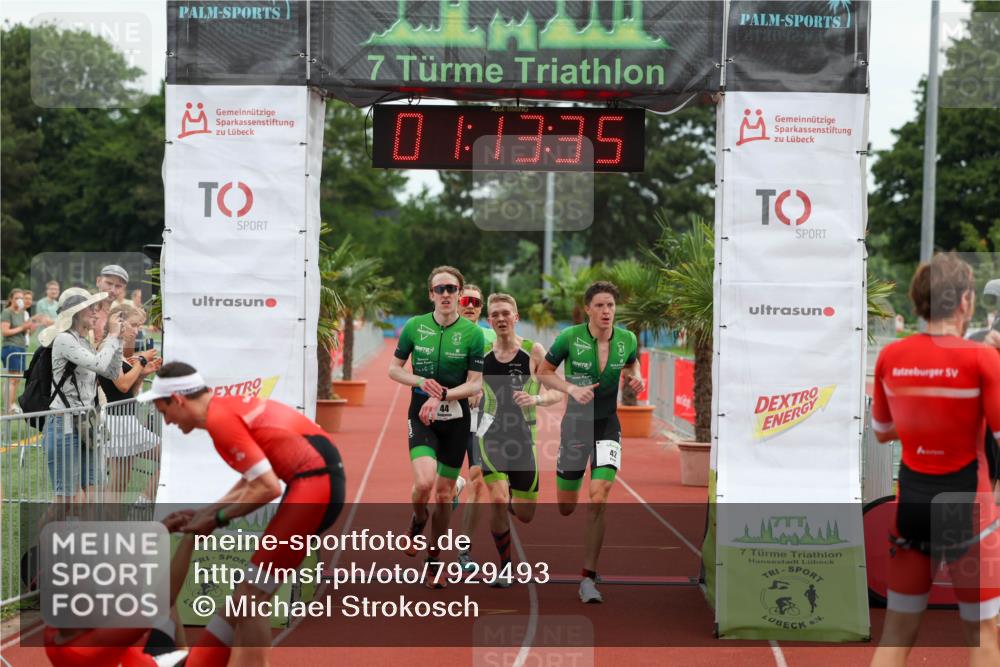 15.06.2025 - 7 Türme Triathlon Michael Strokosch http://msf.ph/oto/7929493 15.06.2025 10:13:36 Ziel 41, 42, 43, 44 meine-sportfotos.de