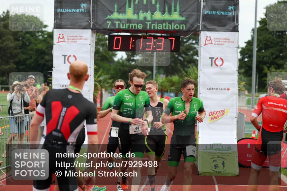 15.06.2025 - 7 Türme Triathlon Michael Strokosch http://msf.ph/oto/7929498 15.06.2025 10:13:37 Ziel 41, 42, 43, 44 meine-sportfotos.de