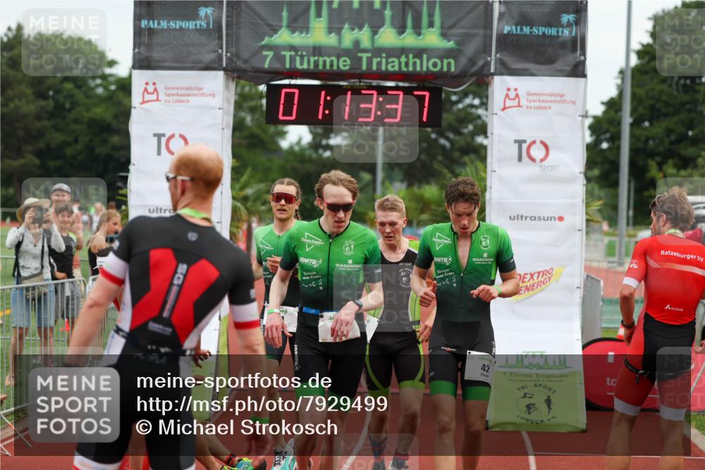 15.06.2025 - 7 Türme Triathlon Michael Strokosch http://msf.ph/oto/7929499 15.06.2025 10:13:38 Ziel 41, 42, 43, 44 meine-sportfotos.de