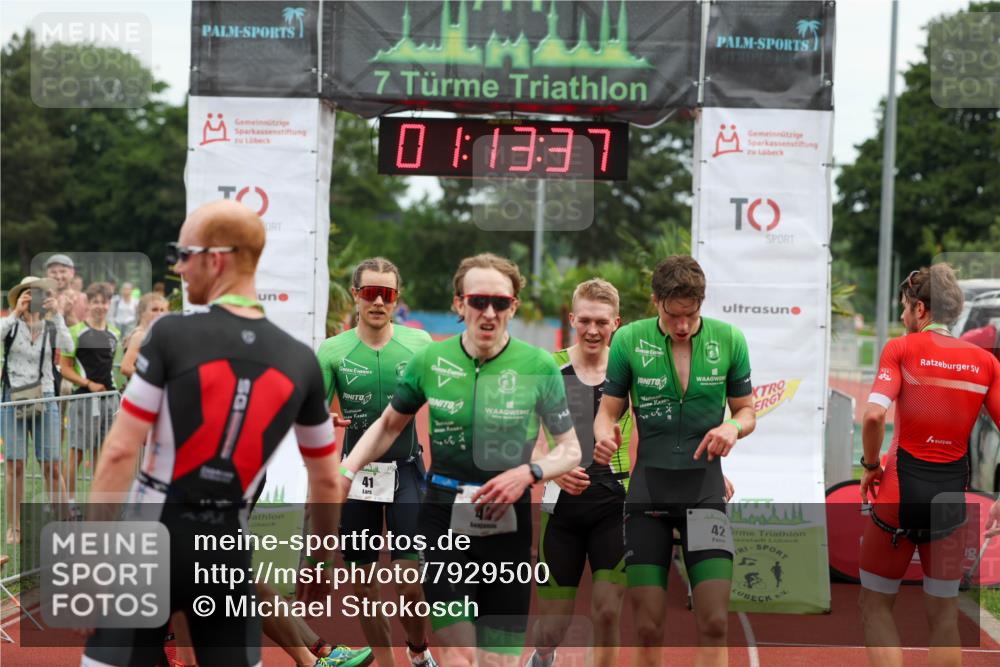 15.06.2025 - 7 Türme Triathlon Michael Strokosch http://msf.ph/oto/7929500 15.06.2025 10:13:38 Ziel 41, 42, 43, 44 meine-sportfotos.de