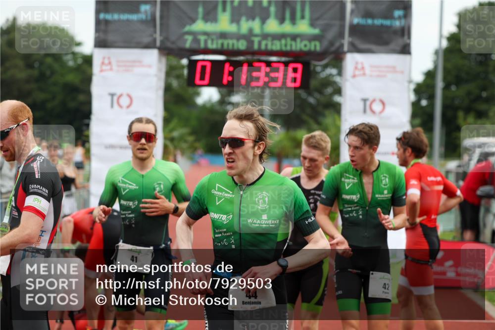 15.06.2025 - 7 Türme Triathlon Michael Strokosch http://msf.ph/oto/7929503 15.06.2025 10:13:39 Ziel 41, 42, 43, 44 meine-sportfotos.de