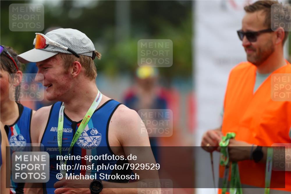 15.06.2025 - 7 Türme Triathlon Michael Strokosch http://msf.ph/oto/7929529 15.06.2025 10:14:48 Ziel 36, 38, 39, 40 meine-sportfotos.de