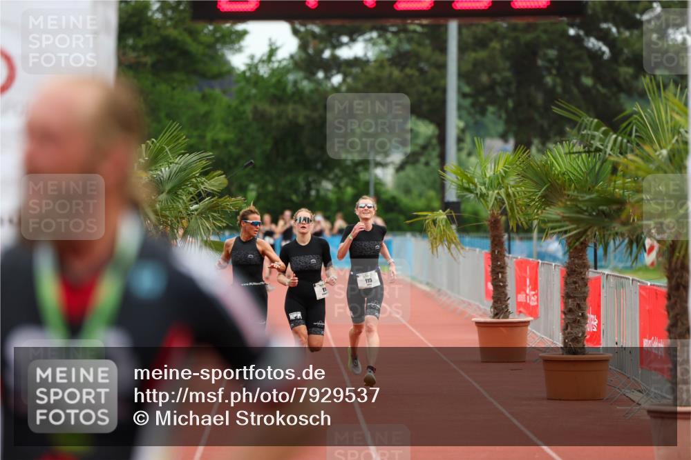 15.06.2025 - 7 Türme Triathlon Michael Strokosch http://msf.ph/oto/7929537 15.06.2025 10:15:35 Ziel  meine-sportfotos.de