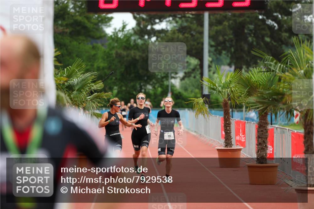 15.06.2025 - 7 Türme Triathlon Michael Strokosch http://msf.ph/oto/7929538 15.06.2025 10:15:35 Ziel  meine-sportfotos.de