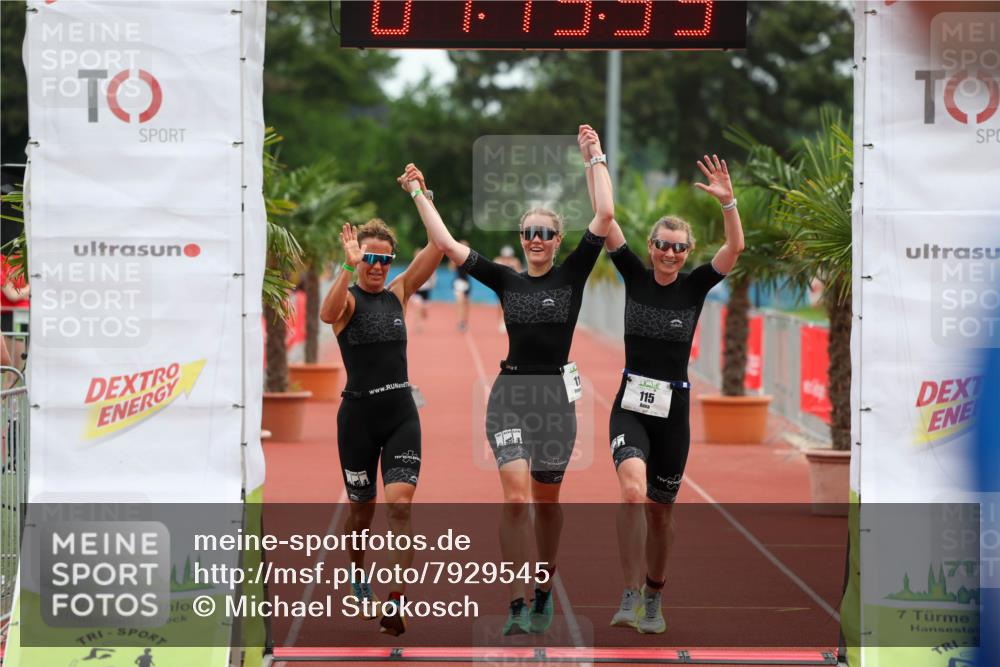 15.06.2025 - 7 Türme Triathlon Michael Strokosch http://msf.ph/oto/7929545 15.06.2025 10:15:40 Ziel 113, 114, 115 meine-sportfotos.de