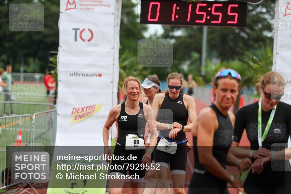 15.06.2025 - 7 Türme Triathlon Michael Strokosch http://msf.ph/oto/7929552 15.06.2025 10:15:56 Ziel 97, 99, 100 meine-sportfotos.de