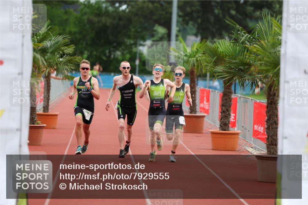 15.06.2025 - 7 Türme Triathlon Michael Strokosch http://msf.ph/oto/7929555 15.06.2025 10:16:00 Ziel 61, 63, 64, 65, 97, 99, 100 meine-sportfotos.de