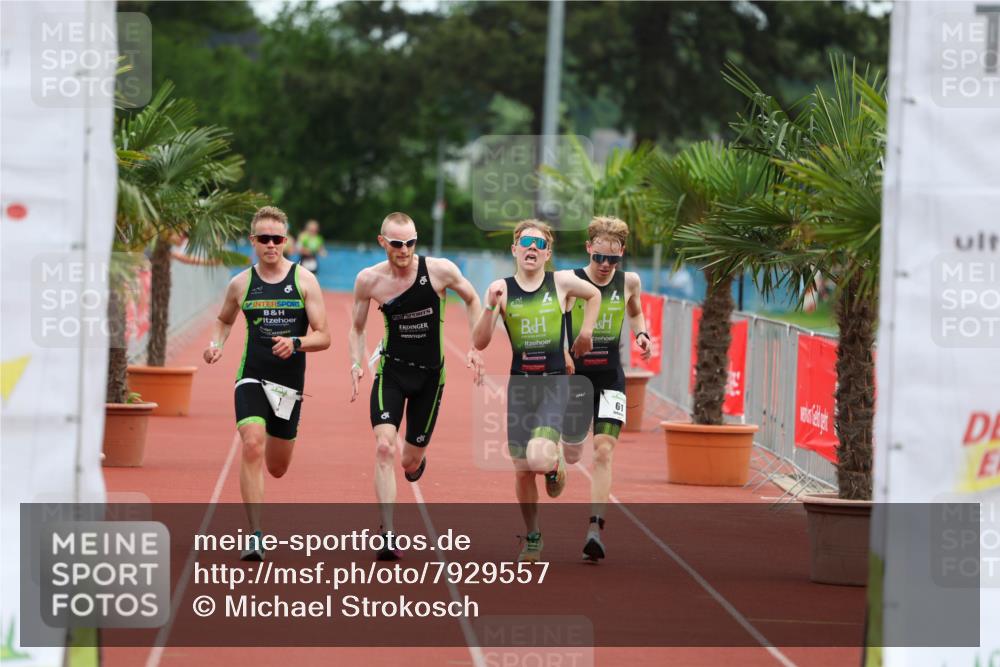15.06.2025 - 7 Türme Triathlon Michael Strokosch http://msf.ph/oto/7929557 15.06.2025 10:16:01 Ziel 61, 63, 64, 65, 97, 99, 100 meine-sportfotos.de