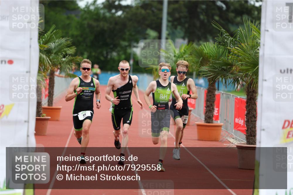 15.06.2025 - 7 Türme Triathlon Michael Strokosch http://msf.ph/oto/7929558 15.06.2025 10:16:01 Ziel 61, 63, 64, 65, 97, 99, 100 meine-sportfotos.de