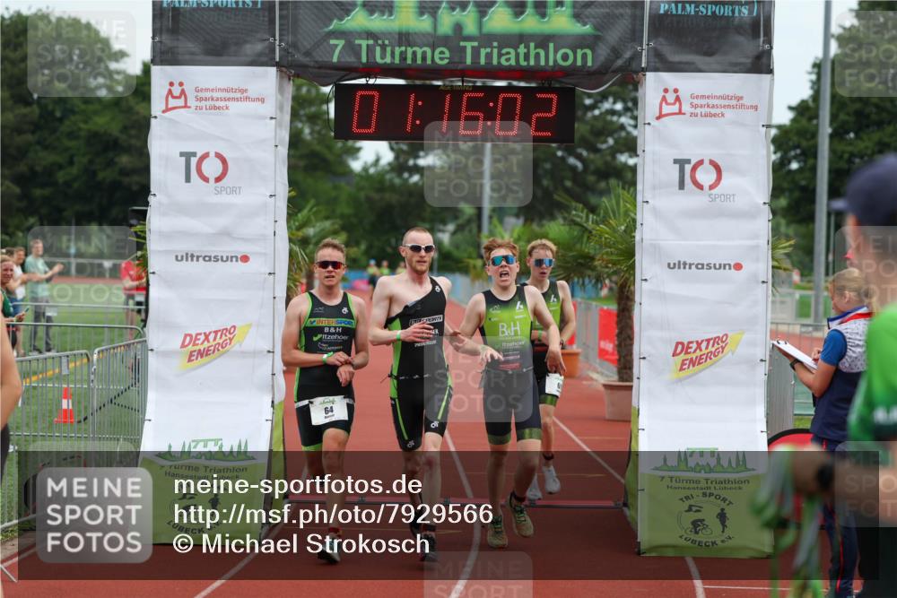 15.06.2025 - 7 Türme Triathlon Michael Strokosch http://msf.ph/oto/7929566 15.06.2025 10:16:03 Ziel 61, 63, 64, 65 meine-sportfotos.de