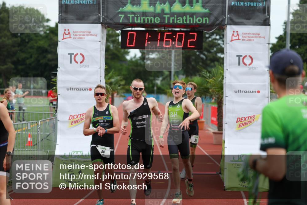 15.06.2025 - 7 Türme Triathlon Michael Strokosch http://msf.ph/oto/7929568 15.06.2025 10:16:03 Ziel 61, 63, 64, 65 meine-sportfotos.de