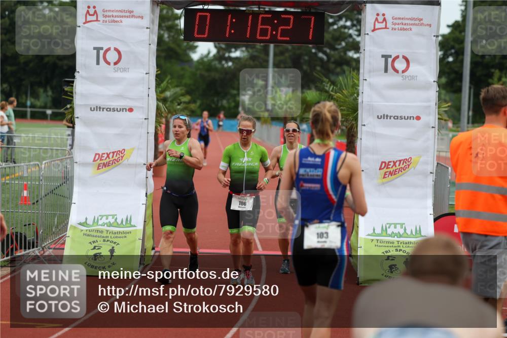 15.06.2025 - 7 Türme Triathlon Michael Strokosch http://msf.ph/oto/7929580 15.06.2025 10:16:21 Ziel 105, 106, 107 meine-sportfotos.de