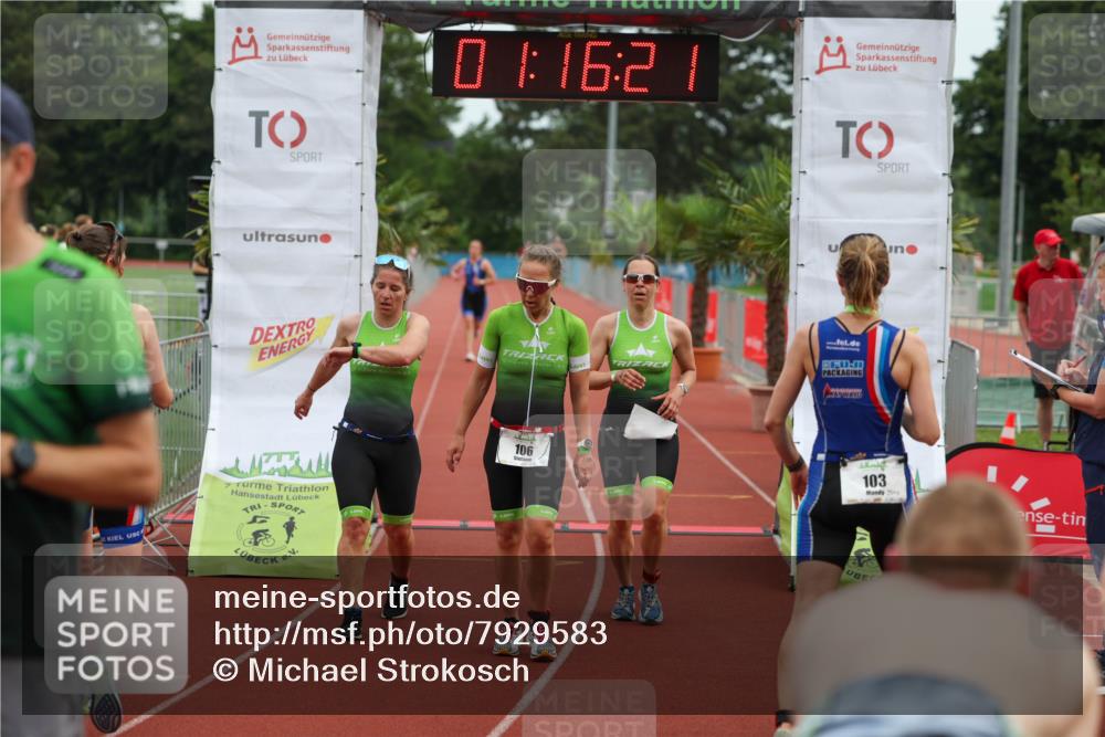15.06.2025 - 7 Türme Triathlon Michael Strokosch http://msf.ph/oto/7929583 15.06.2025 10:16:22 Ziel 105, 106, 107 meine-sportfotos.de