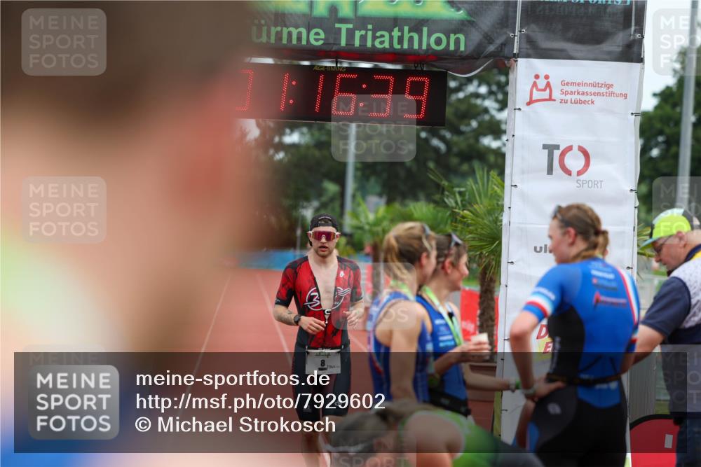 15.06.2025 - 7 Türme Triathlon Michael Strokosch http://msf.ph/oto/7929602 15.06.2025 10:16:40 Ziel 8 meine-sportfotos.de