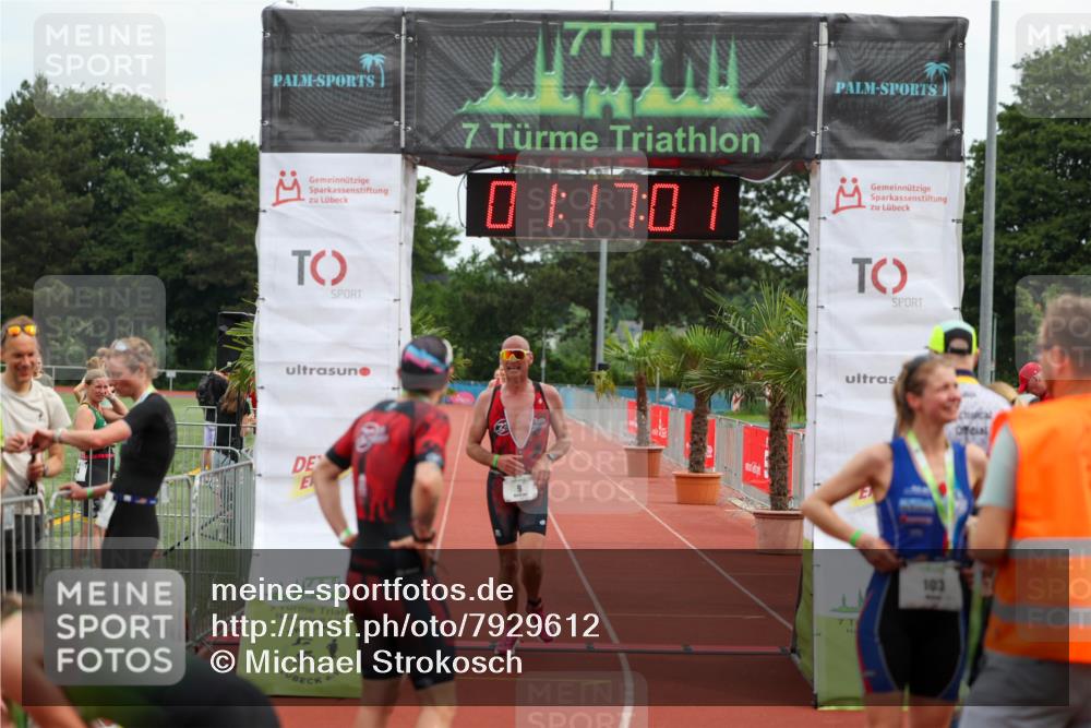 15.06.2025 - 7 Türme Triathlon Michael Strokosch http://msf.ph/oto/7929612 15.06.2025 10:17:02 Ziel 9 meine-sportfotos.de