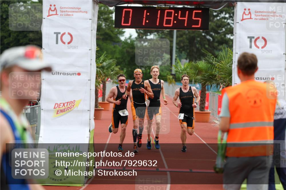 15.06.2025 - 7 Türme Triathlon Michael Strokosch http://msf.ph/oto/7929632 15.06.2025 10:18:46 Ziel 66, 67, 68, 69 meine-sportfotos.de