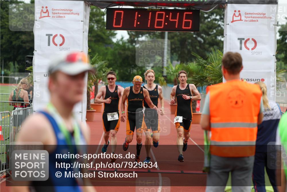 15.06.2025 - 7 Türme Triathlon Michael Strokosch http://msf.ph/oto/7929634 15.06.2025 10:18:46 Ziel 66, 67, 68, 69 meine-sportfotos.de