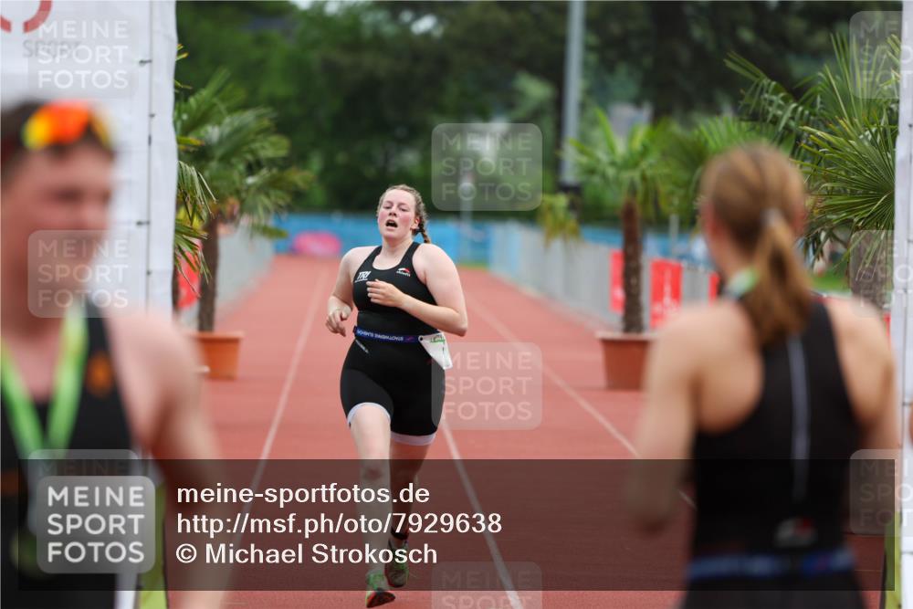 15.06.2025 - 7 Türme Triathlon Michael Strokosch http://msf.ph/oto/7929638 15.06.2025 10:19:48 Ziel 98 meine-sportfotos.de