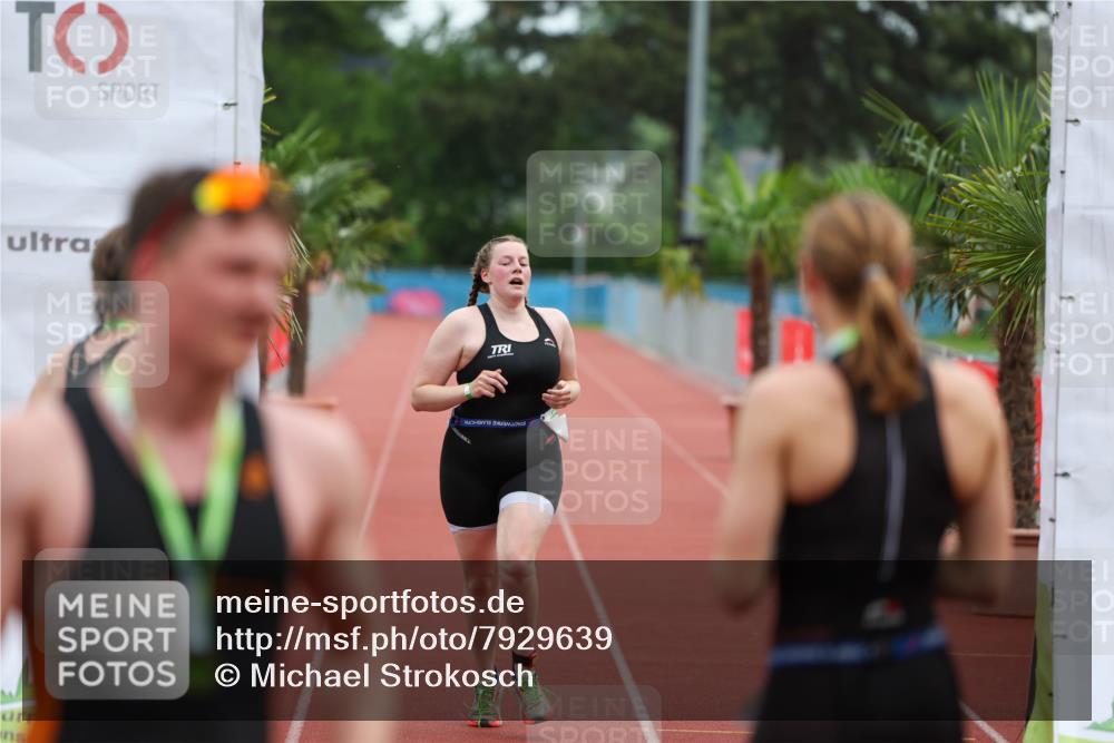 15.06.2025 - 7 Türme Triathlon Michael Strokosch http://msf.ph/oto/7929639 15.06.2025 10:19:48 Ziel 98 meine-sportfotos.de