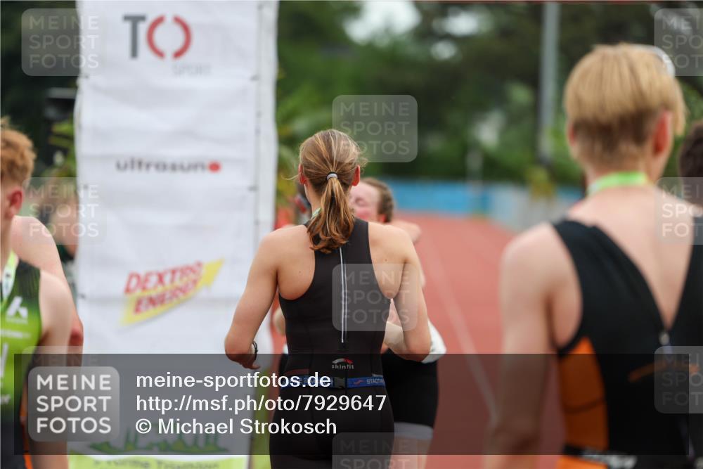 15.06.2025 - 7 Türme Triathlon Michael Strokosch http://msf.ph/oto/7929647 15.06.2025 10:19:52 Ziel 98 meine-sportfotos.de