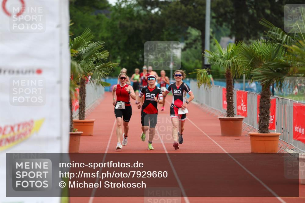 15.06.2025 - 7 Türme Triathlon Michael Strokosch http://msf.ph/oto/7929660 15.06.2025 10:22:44 Ziel  meine-sportfotos.de