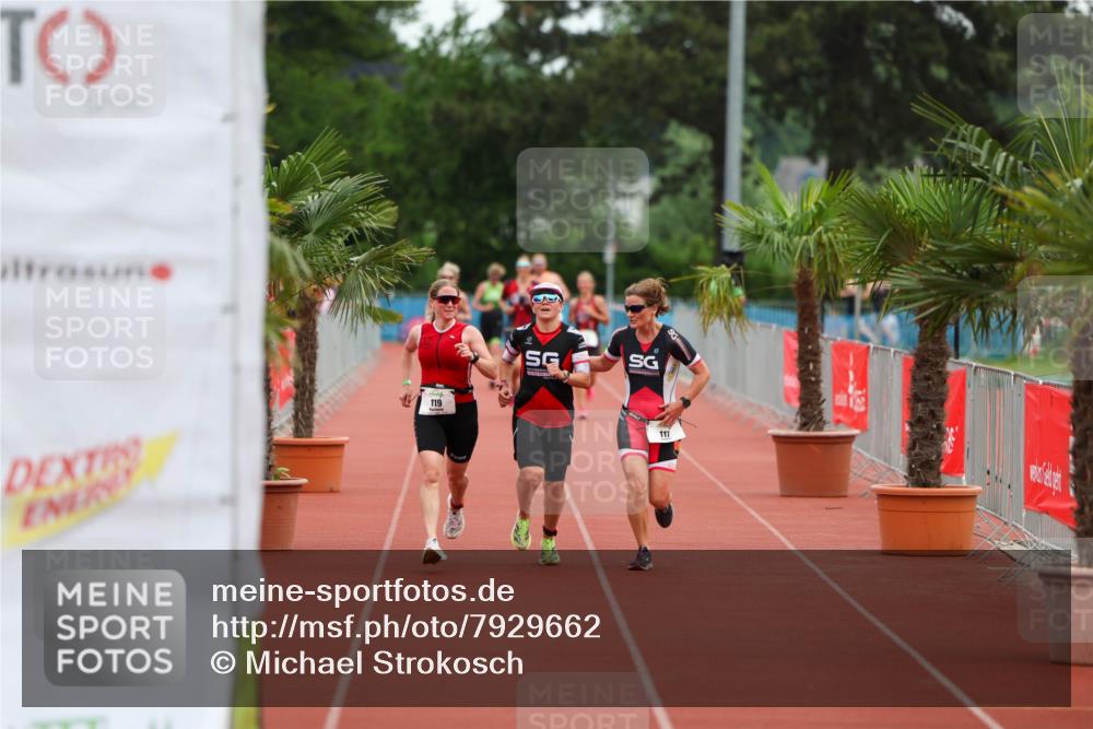 15.06.2025 - 7 Türme Triathlon Michael Strokosch http://msf.ph/oto/7929662 15.06.2025 10:22:45 Ziel 117, 118, 119 meine-sportfotos.de