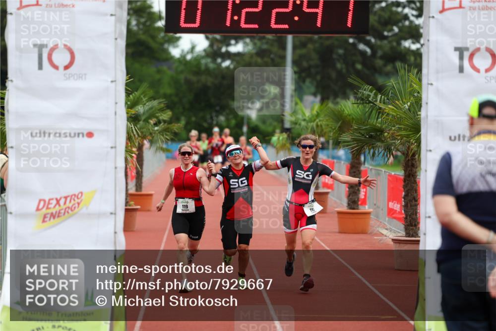 15.06.2025 - 7 Türme Triathlon Michael Strokosch http://msf.ph/oto/7929667 15.06.2025 10:22:48 Ziel 117, 118, 119 meine-sportfotos.de