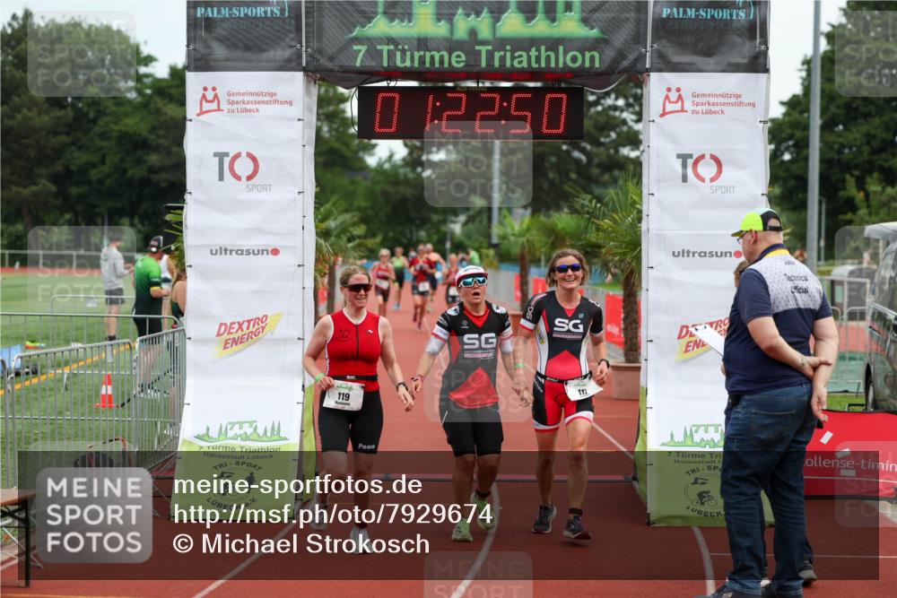 15.06.2025 - 7 Türme Triathlon Michael Strokosch http://msf.ph/oto/7929674 15.06.2025 10:22:50 Ziel 117, 118, 119 meine-sportfotos.de