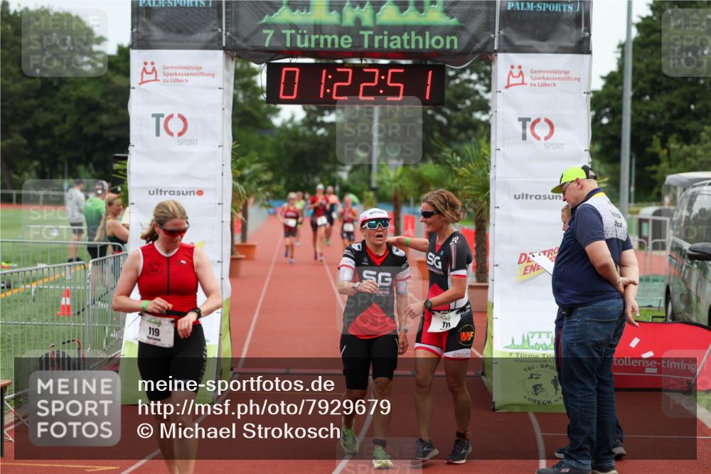 15.06.2025 - 7 Türme Triathlon Michael Strokosch http://msf.ph/oto/7929679 15.06.2025 10:22:52 Ziel 117, 118, 119 meine-sportfotos.de