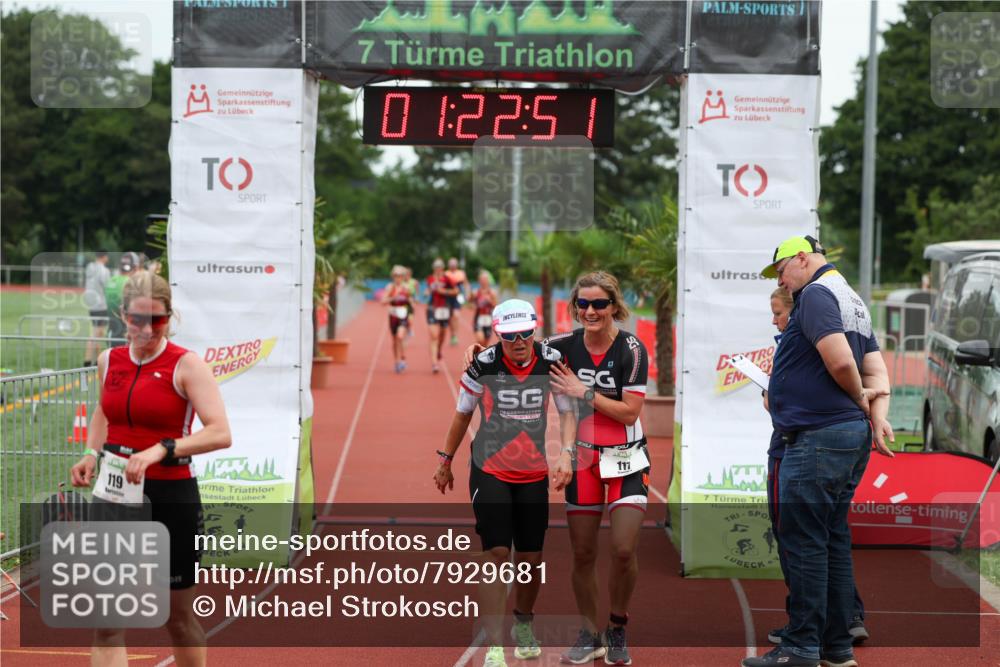 15.06.2025 - 7 Türme Triathlon Michael Strokosch http://msf.ph/oto/7929681 15.06.2025 10:22:52 Ziel 117, 118, 119 meine-sportfotos.de