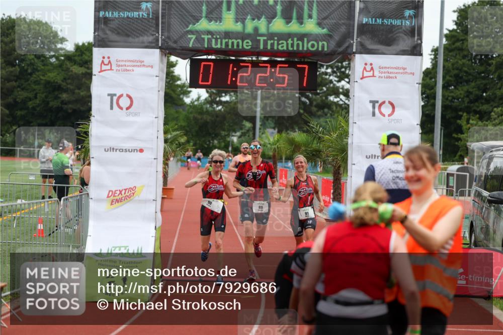 15.06.2025 - 7 Türme Triathlon Michael Strokosch http://msf.ph/oto/7929686 15.06.2025 10:22:58 Ziel 74, 89, 90, 91, 108 meine-sportfotos.de