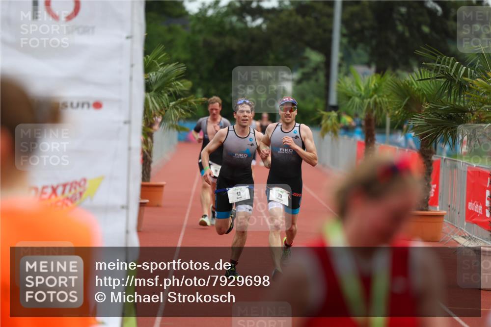 15.06.2025 - 7 Türme Triathlon Michael Strokosch http://msf.ph/oto/7929698 15.06.2025 10:23:15 Ziel 17, 18, 19 meine-sportfotos.de