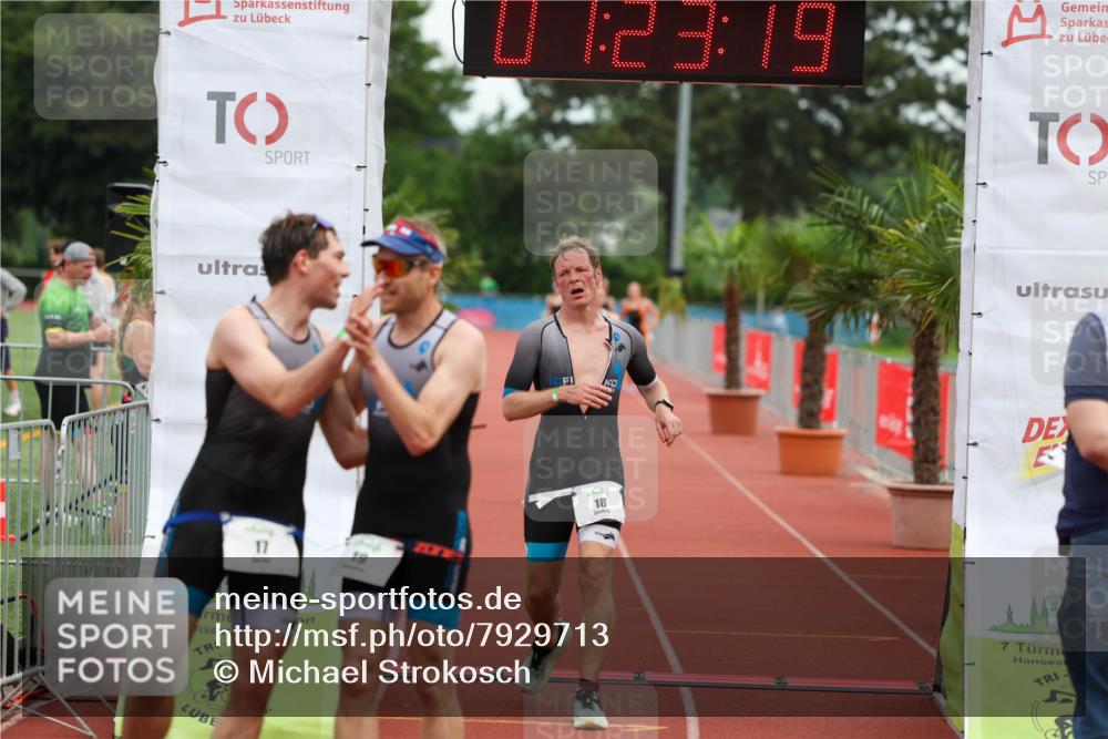 15.06.2025 - 7 Türme Triathlon Michael Strokosch http://msf.ph/oto/7929713 15.06.2025 10:23:20 Ziel 16, 17, 18, 19 meine-sportfotos.de