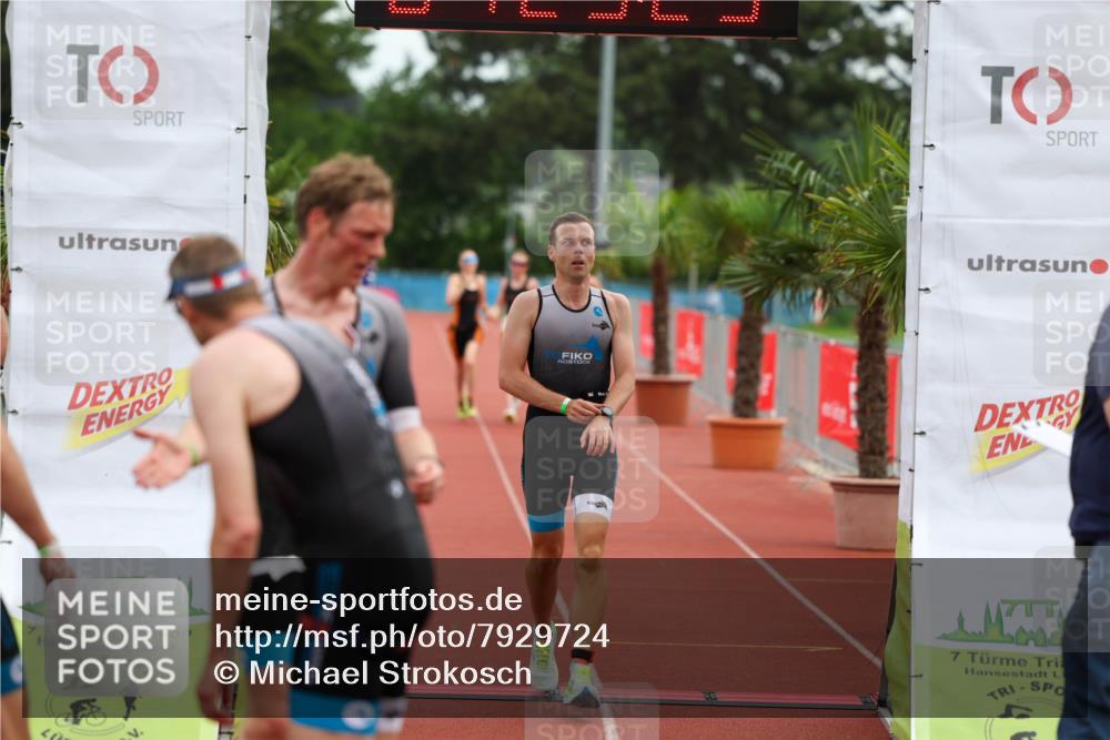 15.06.2025 - 7 Türme Triathlon Michael Strokosch http://msf.ph/oto/7929724 15.06.2025 10:23:23 Ziel 16, 17, 18, 19 meine-sportfotos.de