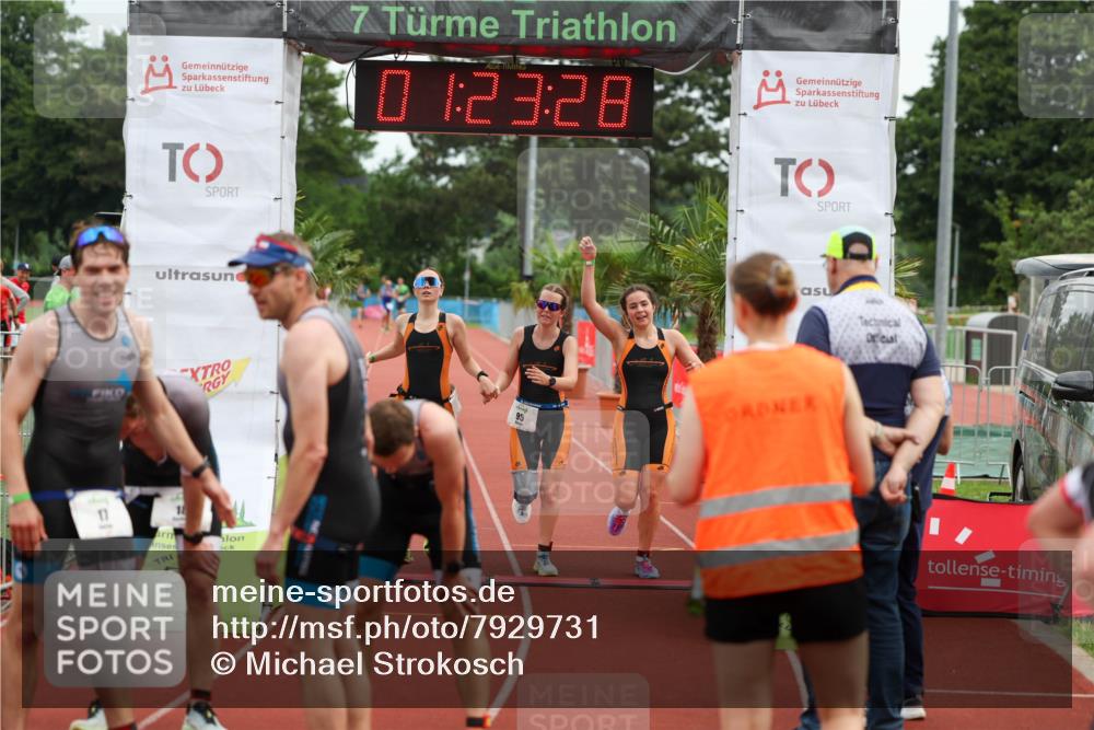 15.06.2025 - 7 Türme Triathlon Michael Strokosch http://msf.ph/oto/7929731 15.06.2025 10:23:29 Ziel 16, 93, 95, 96 meine-sportfotos.de