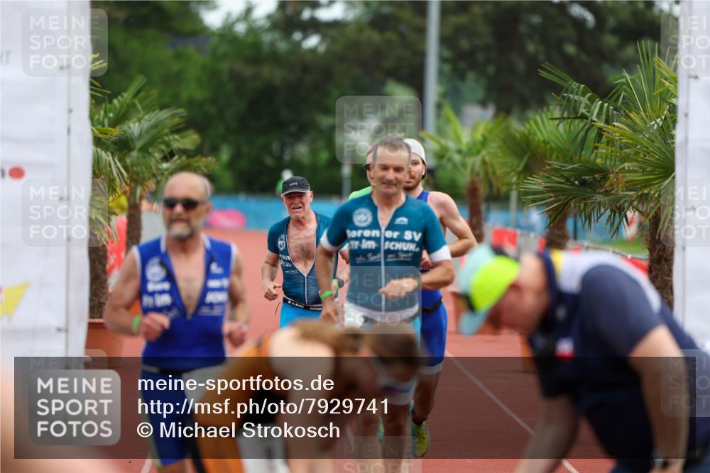 15.06.2025 - 7 Türme Triathlon Michael Strokosch http://msf.ph/oto/7929741 15.06.2025 10:23:50 Ziel 1, 2, 4, 5, 45 meine-sportfotos.de
