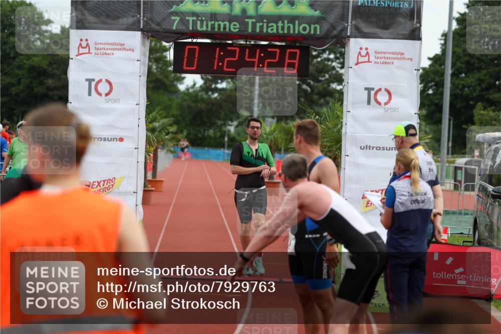 15.06.2025 - 7 Türme Triathlon Michael Strokosch http://msf.ph/oto/7929763 15.06.2025 10:24:28 Ziel 56, 57, 58, 59, 60 meine-sportfotos.de