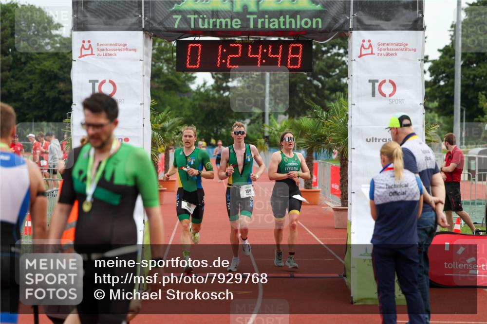 15.06.2025 - 7 Türme Triathlon Michael Strokosch http://msf.ph/oto/7929768 15.06.2025 10:24:49 Ziel 149, 150, 151 meine-sportfotos.de