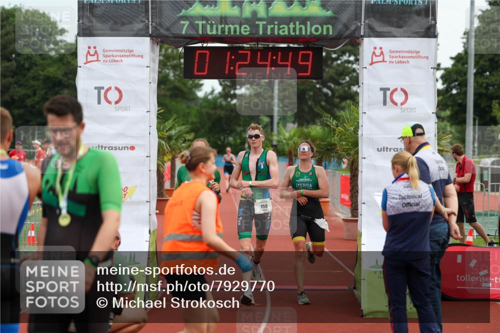 15.06.2025 - 7 Türme Triathlon Michael Strokosch http://msf.ph/oto/7929770 15.06.2025 10:24:50 Ziel 149, 150, 151 meine-sportfotos.de