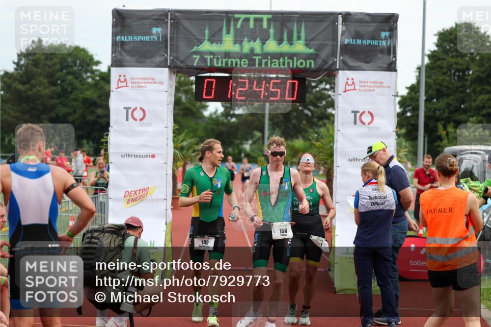 15.06.2025 - 7 Türme Triathlon Michael Strokosch http://msf.ph/oto/7929773 15.06.2025 10:24:51 Ziel 149, 150, 151 meine-sportfotos.de